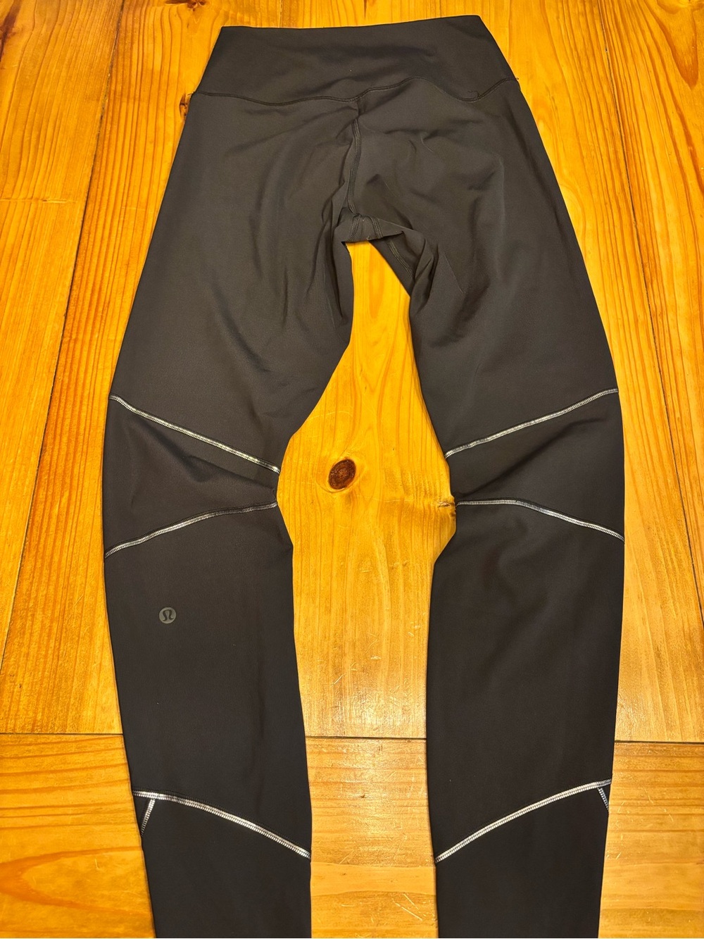 lululemon athletica Black Reflective Seam Leggings - Picture 2 of 4